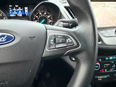 Used 2019 Ford Escape SE image 13