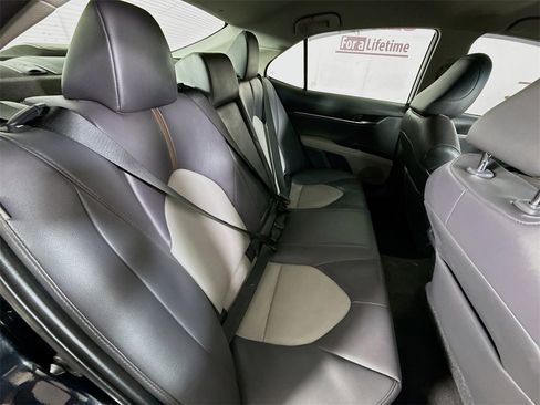 Certified 2020 Toyota Camry XLE image 31