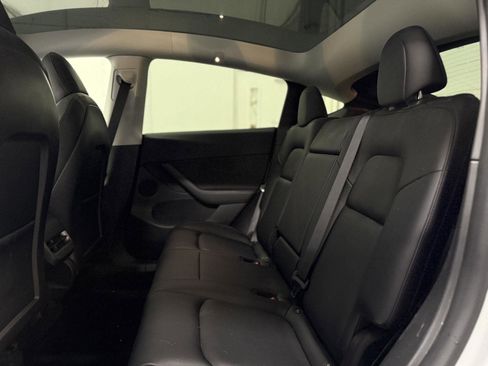 Used 2021 Tesla Model Y Long Range image 16