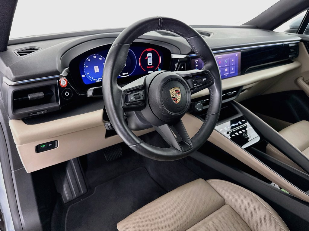 Certified 2025 Porsche Macan Electric RWD image 4