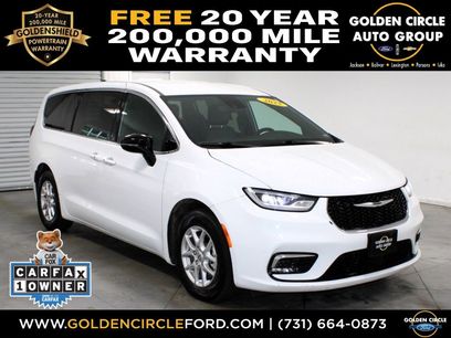 Used 2025 Chrysler Pacifica Select