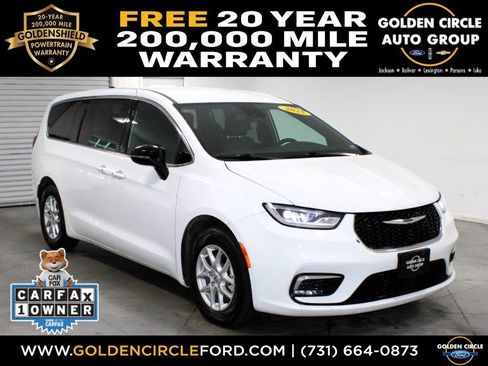 Used 2025 Chrysler Pacifica Select FWD image 1