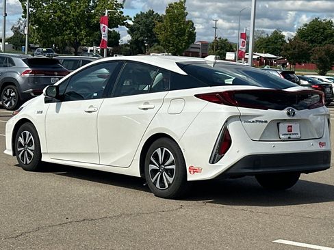 Used 2017 Toyota Prius Prime Advanced FWD image 6