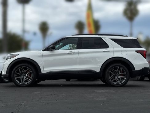 New 2026 Ford Explorer ST-Line w/ ST-Line Street Pack AWD/4WD image 9