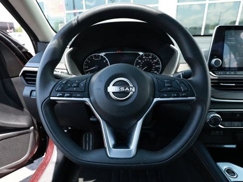 Used 2023 Nissan Altima 2.5 SV AWD/4WD image 11
