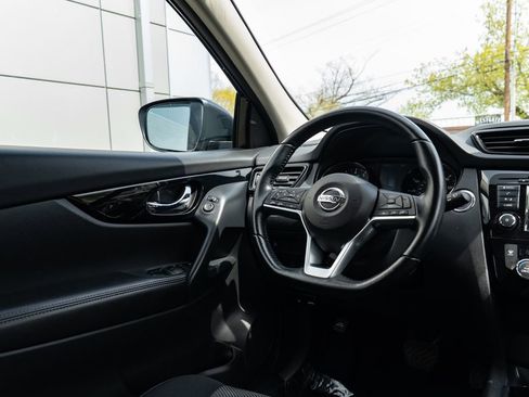 Used 2020 Nissan Rogue Sport SV image 11