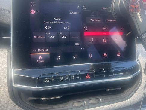 Used 2023 Jeep Compass Latitude image 2