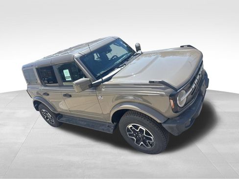 New 2026 Ford Bronco Outer Banks AWD/4WD image 8