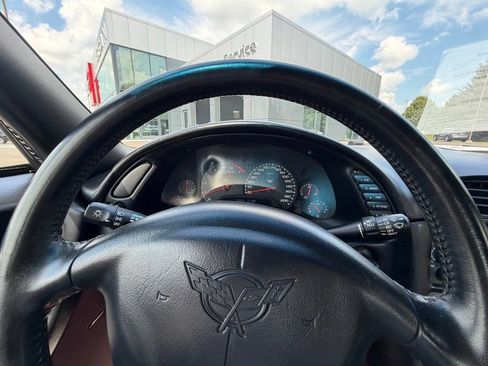 Used 1999 Chevrolet Corvette Coupe w/ Roof Pkg RWD image 8