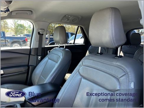 Used 2021 Ford Explorer XLT image 11