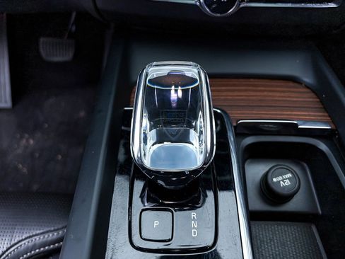 Used 2023 Volvo XC60 B6 Ultimate w/ Protection Package Premier image 28