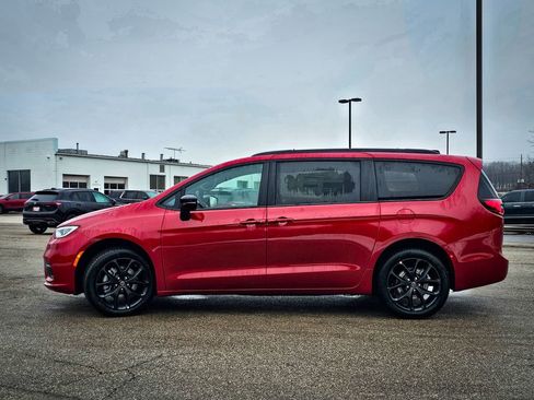 New 2026 Chrysler Pacifica Limited image 6