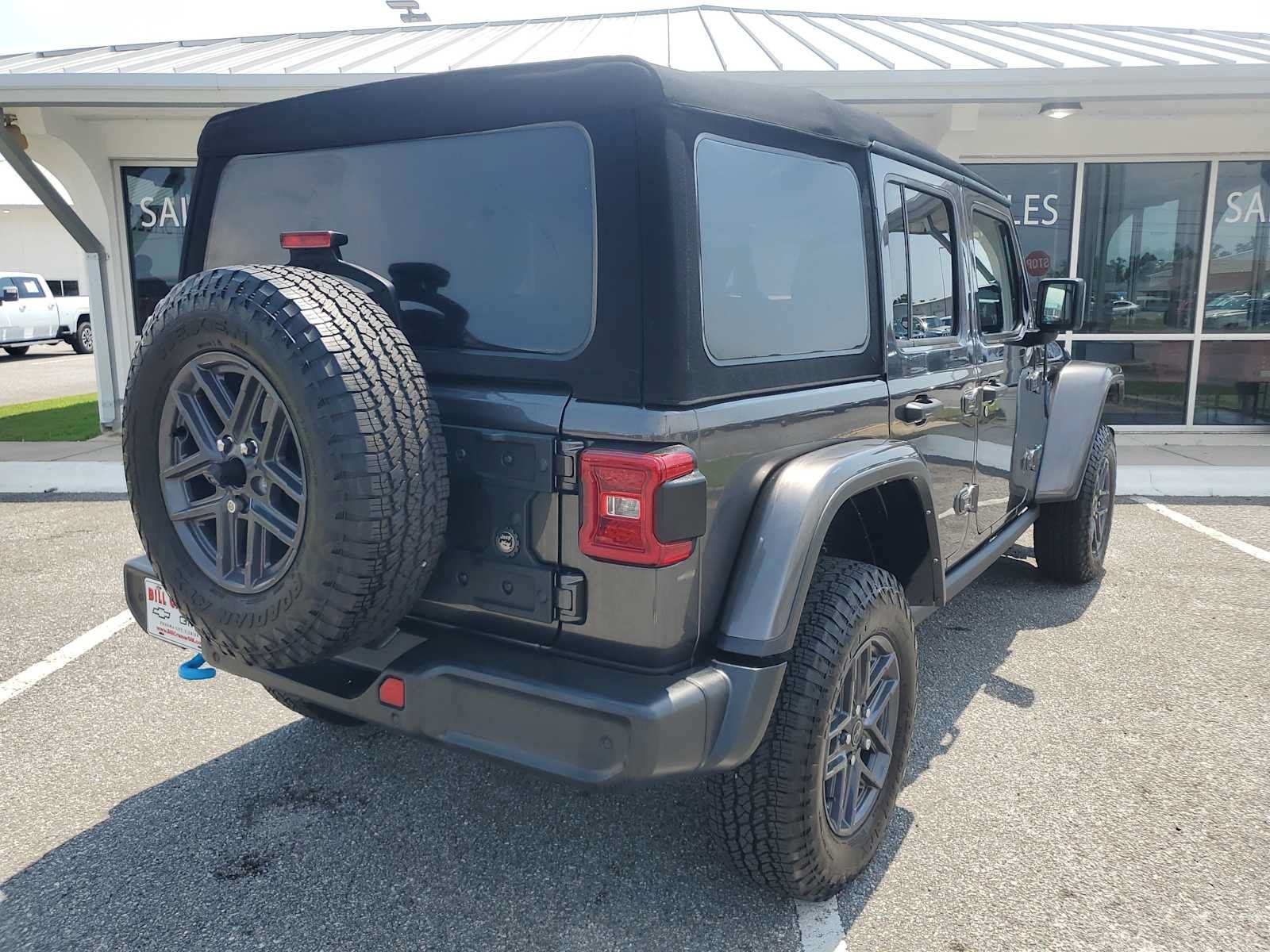 Used 2023 Jeep Wrangler Unlimited Rubicon 4xe AWD/4WD image 8