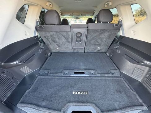 Used 2017 Nissan Rogue SV image 30