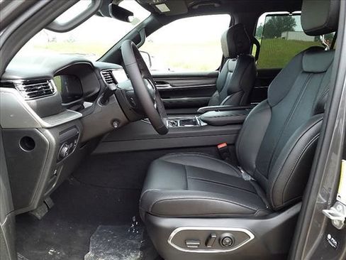 New 2023 Jeep Wagoneer Series III w/ Convenience Group I AWD/4WD image 13