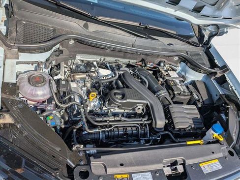 New 2025 Volkswagen Taos SE image 19