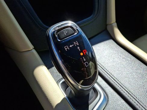 Used 2018 Cadillac XT5 Premium Luxury FWD image 19