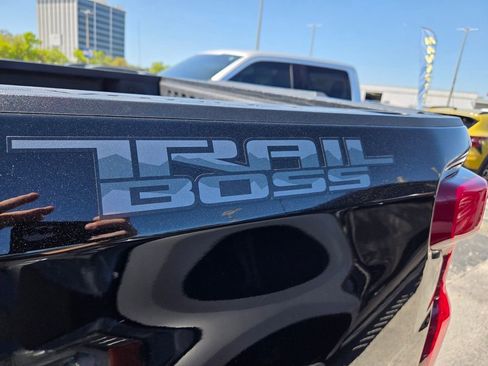 Used 2025 Chevrolet Silverado 1500 Custom Trail Boss w/ Dark Appearance Package image 11
