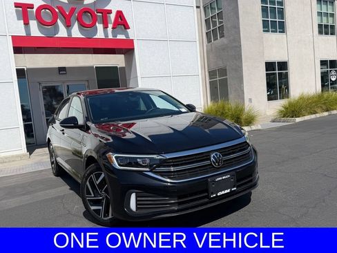 Used 2024 Volkswagen Jetta SEL FWD image 2