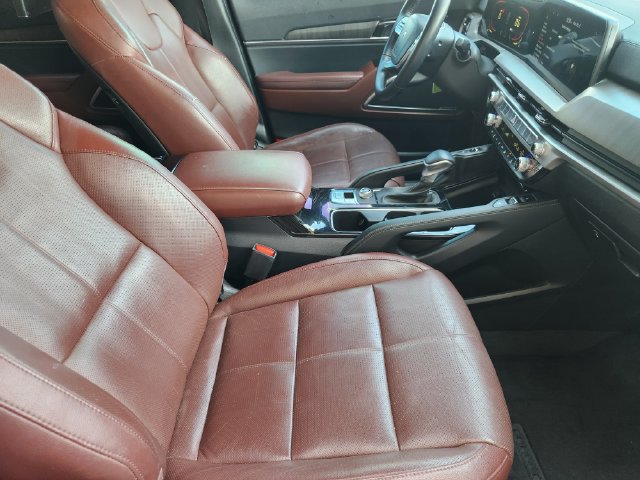 Used 2023 Kia Telluride EX w/ EX Captain's Chair Package FWD image 13