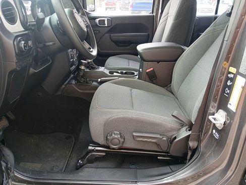 New 2025 Jeep Gladiator Sport image 36