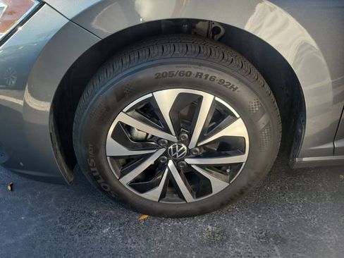 Used 2024 Volkswagen Jetta S image 2