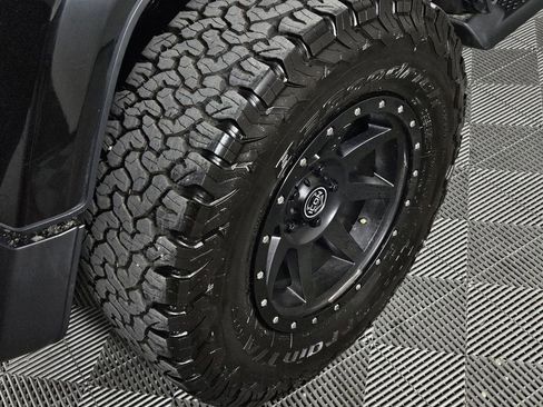 Used 2023 Jeep Wrangler Unlimited Sahara AWD/4WD image 5