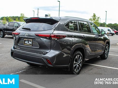Used 2025 Toyota Highlander XLE AWD/4WD image 5