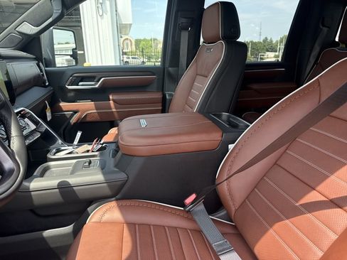 New 2026 GMC Sierra 2500 Denali Ultimate w/ LPO, Black Badging Package AWD/4WD image 3