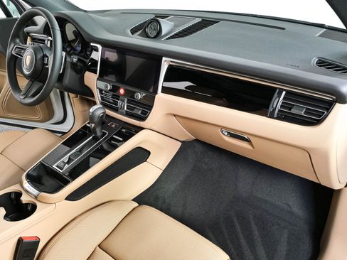 New 2026 Porsche Macan AWD/4WD image 24