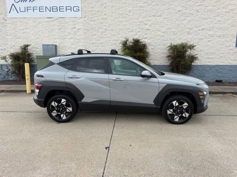 Used 2024 Hyundai Kona SEL AWD/4WD image 2
