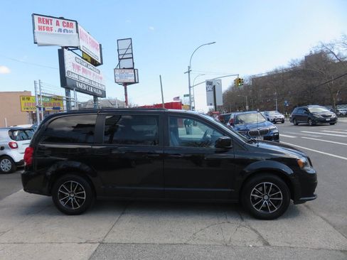 Used 2018 Dodge Grand Caravan GT image 8