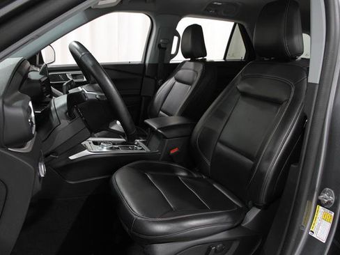 Certified 2022 Ford Explorer XLT w/ Equipment Group 202A image 6
