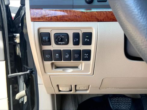 Used 2013 Toyota Land Cruiser AWD/4WD image 36