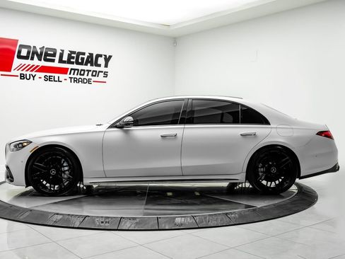 Used 2024 Mercedes-Benz S 63 AMG S w/ Carbon Fiber Exterior Package image 13