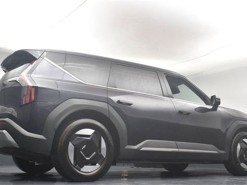 Certified 2026 Kia EV9 Light image 38