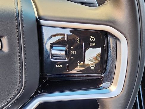 Used 2022 Land Rover Range Rover Velar R-Dynamic S image 28