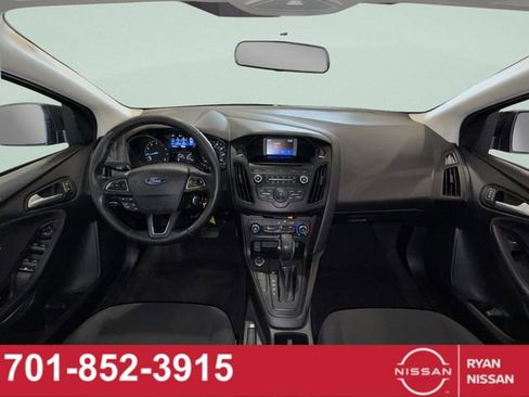 Used 2017 Ford Focus SE w/ Cold Weather Package image 10