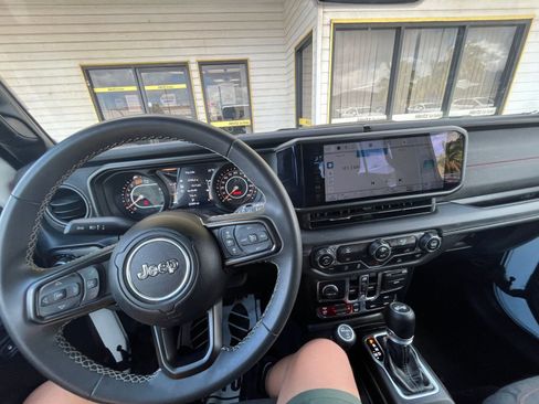Used 2025 Jeep Wrangler Rubicon image 33