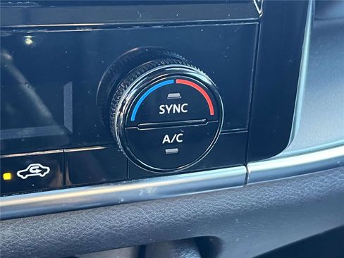 Certified 2022 Nissan Rogue SV image 38