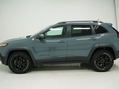 Used 2015 Jeep Cherokee Trailhawk w/ Leather Interior Group AWD/4WD image 7