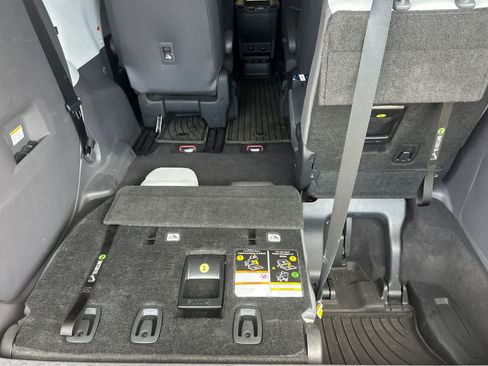 Used 2022 Toyota Sienna XSE w/ XSE Plus Package FWD image 17