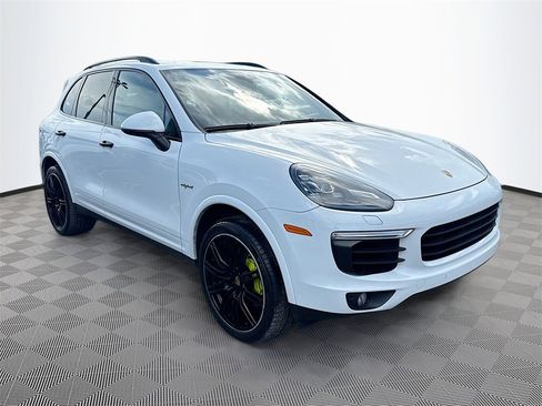 Used 2017 Porsche Cayenne S image 4