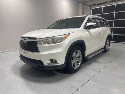Used 2016 Toyota Highlander Limited FWD image 2