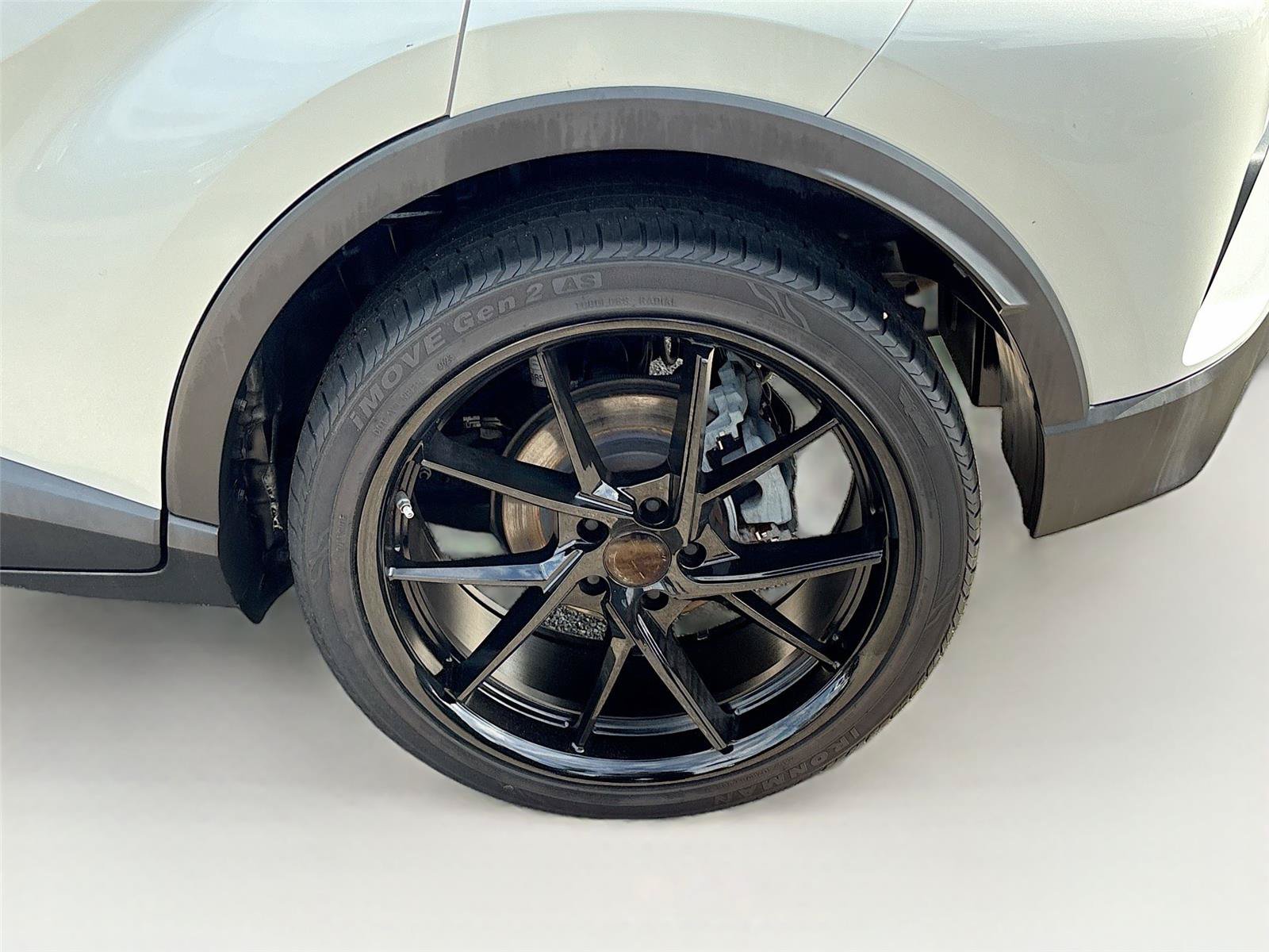 Used 2018 Toyota C-HR XLE FWD image 29