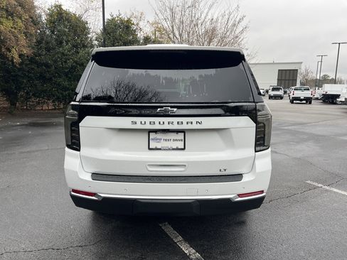 New 2026 Chevrolet Suburban LT image 9