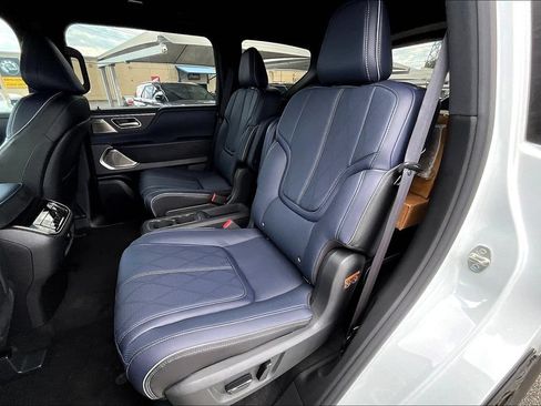 New 2026 INFINITI QX80 4WD image 12