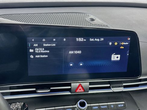 Used 2025 Hyundai Elantra SEL FWD image 19