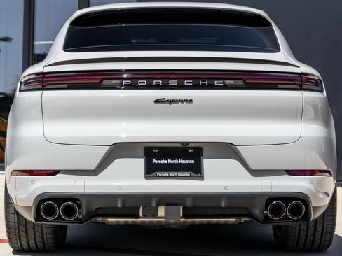 Certified 2025 Porsche Cayenne E-Hybrid Coupe image 10