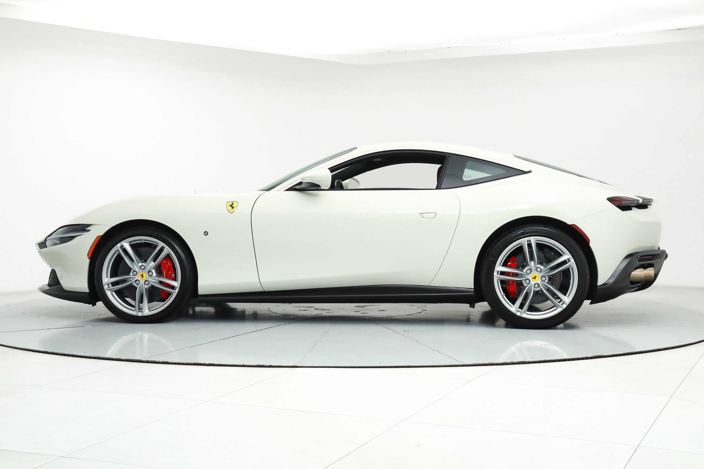 Certified 2024 Ferrari Roma RWD image 4